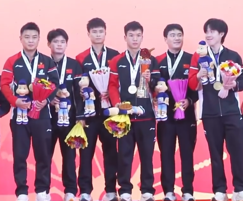 合影王楚钦, gtimg 合影王楚钦, gtimg